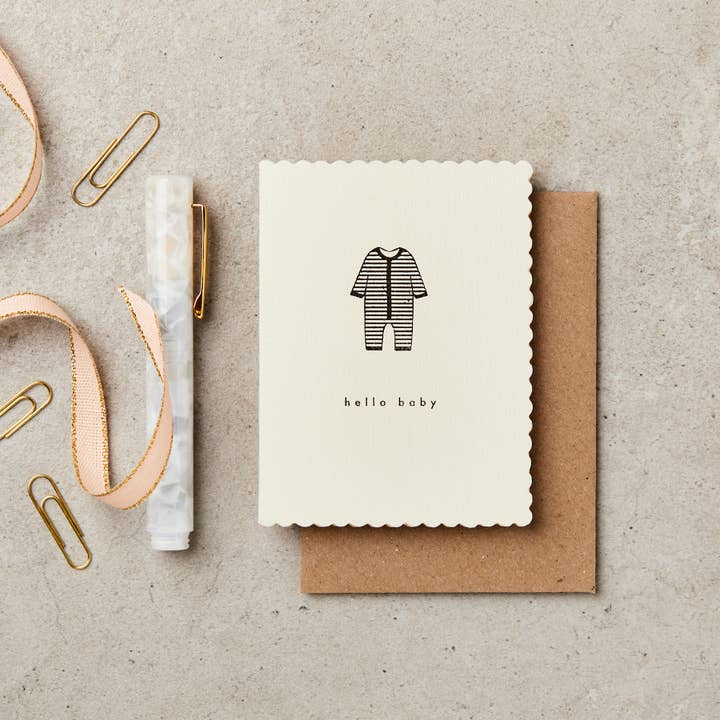 Biglietto di auguri Babygrow A7 per la vendita all'ingrosso da parte di Katie Leamon