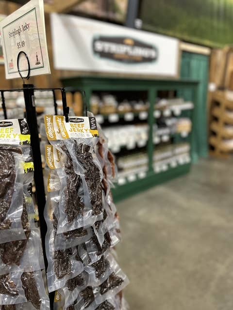 Stripling's General Store - Wholesale Jerky - 4oz Stripling's Beef Jerky - Peppered Original2