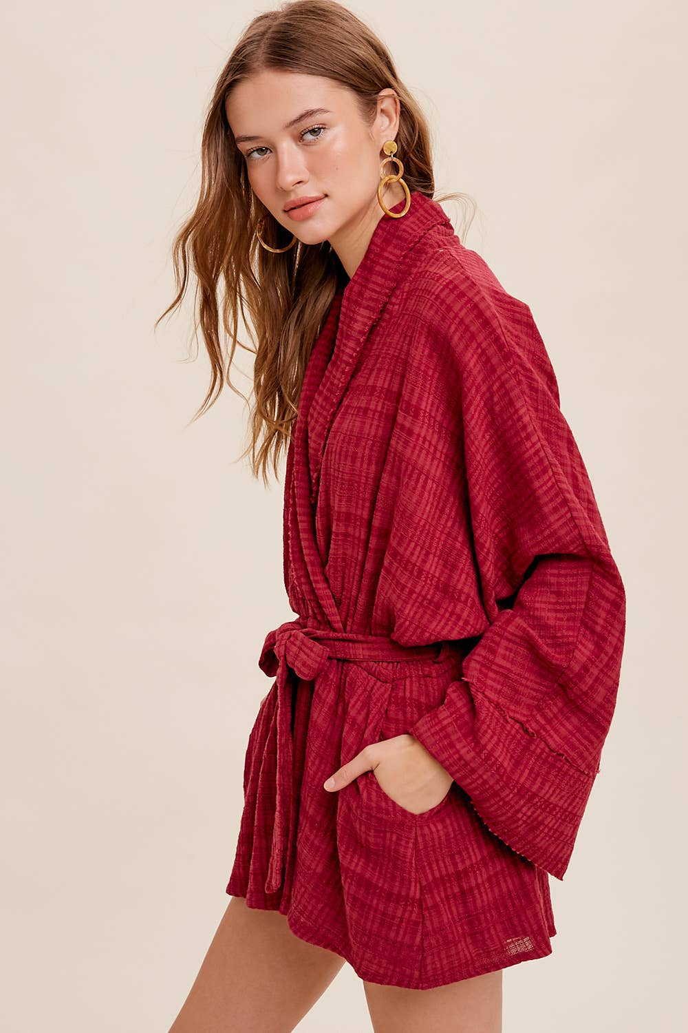 Listicle – Romper - Mulher por atacado – Macacão Texturizado com Cinto3