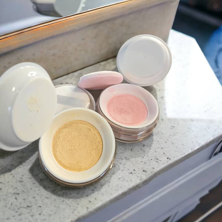 SET FREE Loose Setting Powder (Talc Free) *Skin Smoothing, Pore-less Effect, Brightening* for wholesale by Wylow Beauty