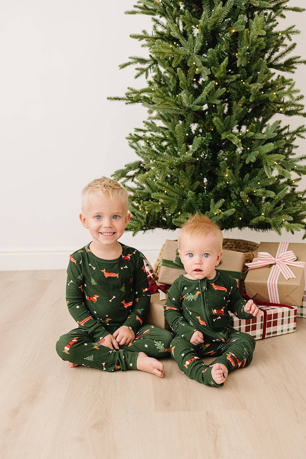 Sunday Littles – wholesale Sleepsuit – Baby – Little Zippers in Jingle Pups3