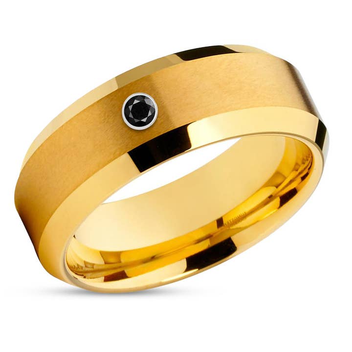Bague de mariage pour homme - Bague en diamant noir - Bague en or jaune en tungstène - Bague en or jaune pour la vente par Lucky Love Rings