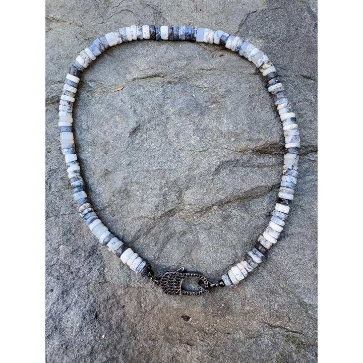 Collier Dendrite Noir et Blanc avec Fermoir en Spinelle Noir pour la vente par ILISSA MICHELE JEWELRY