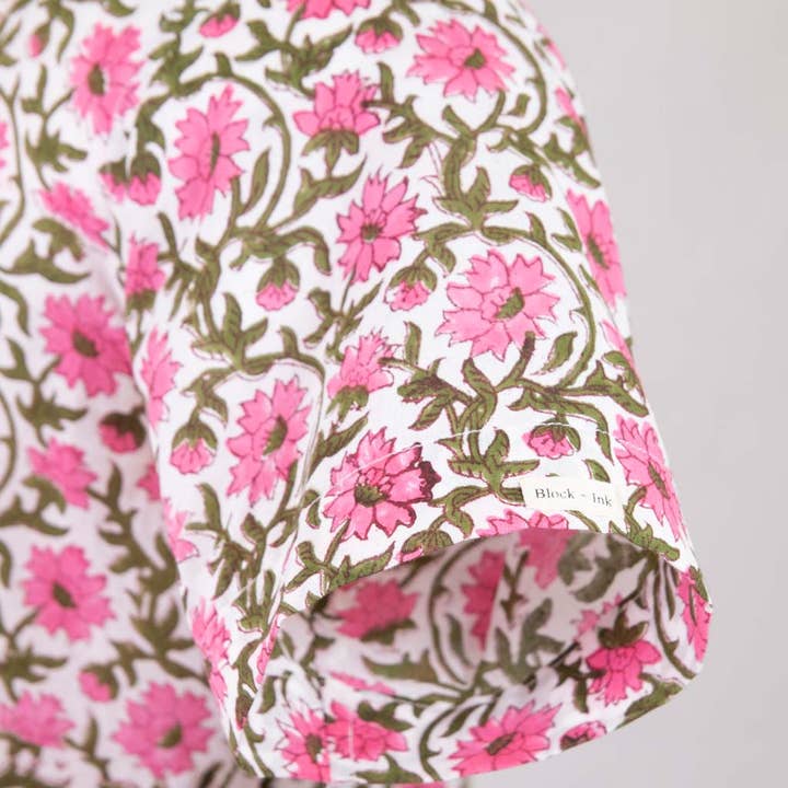 T-Shirt mit Blumenmuster in Blockfarben für den Großhandel von Block+Ink