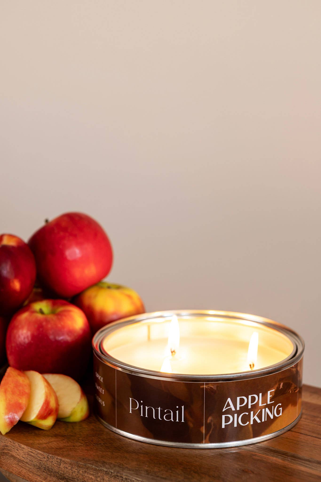 Pintail Candles | Avalon Home – Engroshandel Glaslys – Æbleplukning Triple Væge Lys | Efterårslys