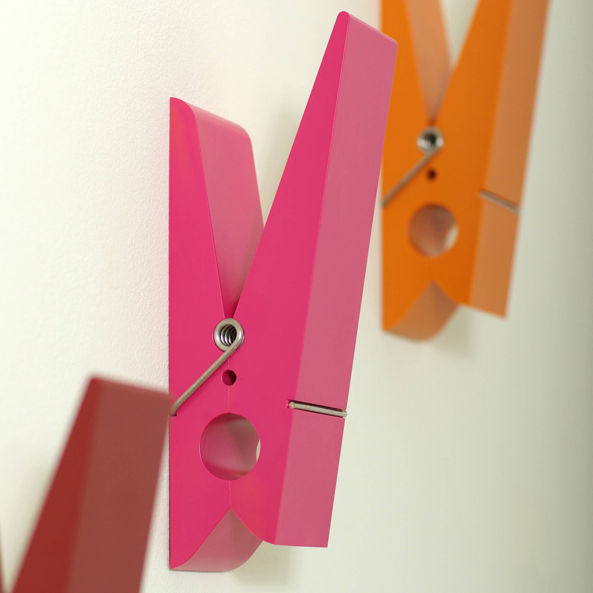 Mat Orange ABS und Edelstahl Mantelhaken Orange – PINCE ALORS für den Großhandel auf Faire6