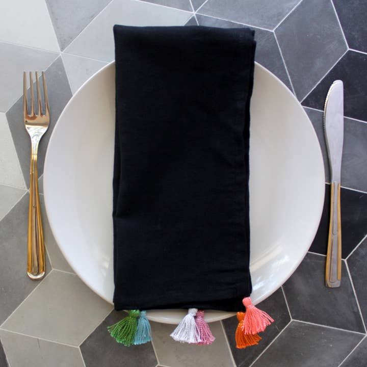 Guardanapos pretos multi-borla por atacado de Kara Weaves
