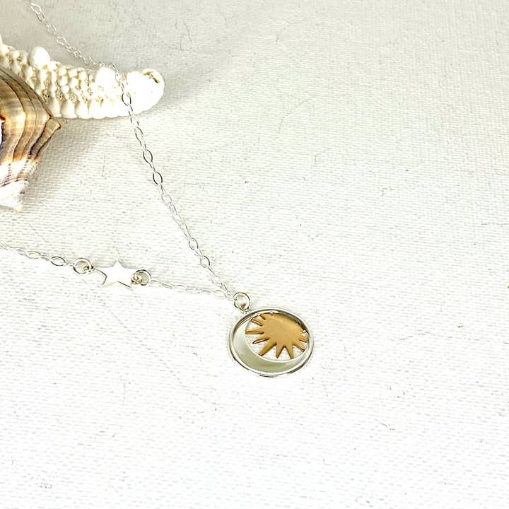 Jackie Gallagher Designs - Handmade Coastal Jewelry – Engroshandel Halskæde med vedhæng – Du er min sol, måne og alle mine stjerner halskæde