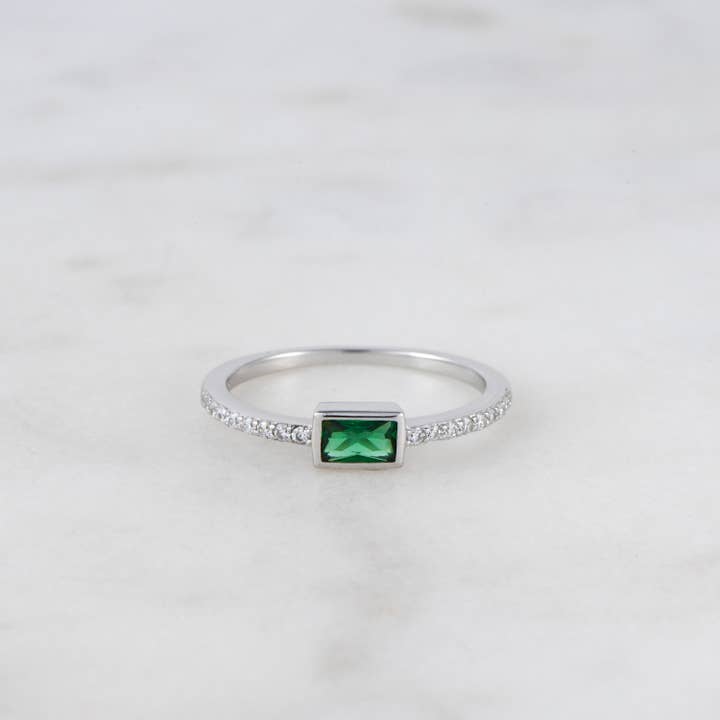 Sami Jewels – Großhandel Mehrsteinige Ringe – Smaragd-Baguette-Ring mit Pavé-Band6
