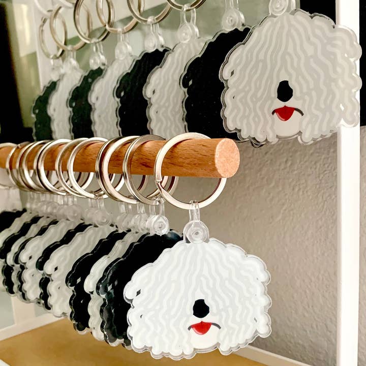 AMW the studio – Großhandel Schlüsselanhänger – Unisex – Ungarischer Puli Schwarz-Weiß-Acryl-Schlüsselanhänger
