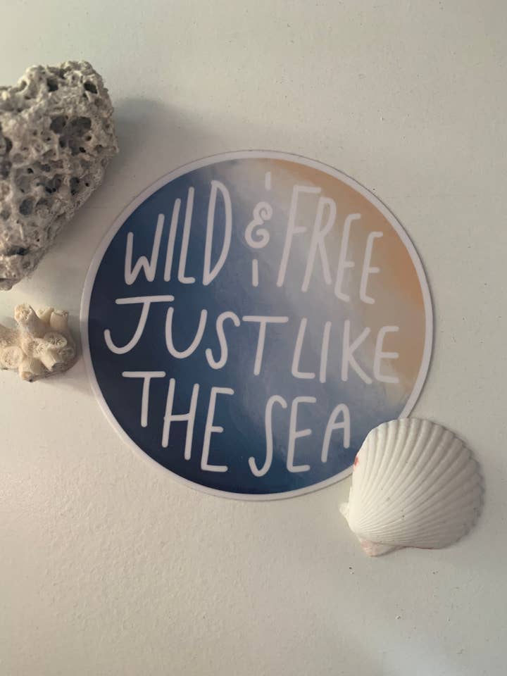 Autocollant Sauvage et liberté comme la mer pour la vente par Sarah Emma Boutique