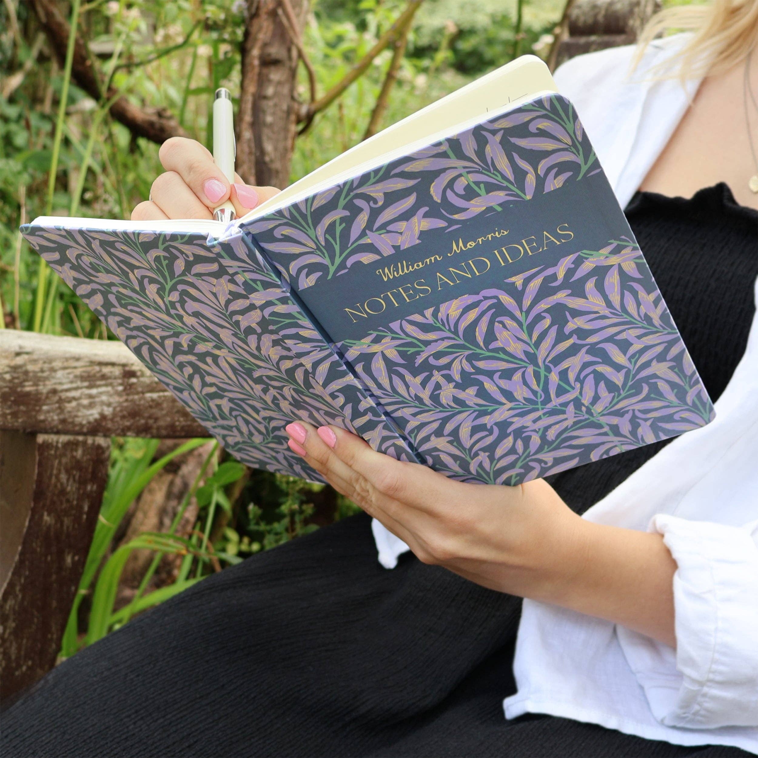 Robert Frederick Ltd - Venta al por mayor Cuadernos - Libreta William Morris con forma de diario, diseño A5, color azul sauce2