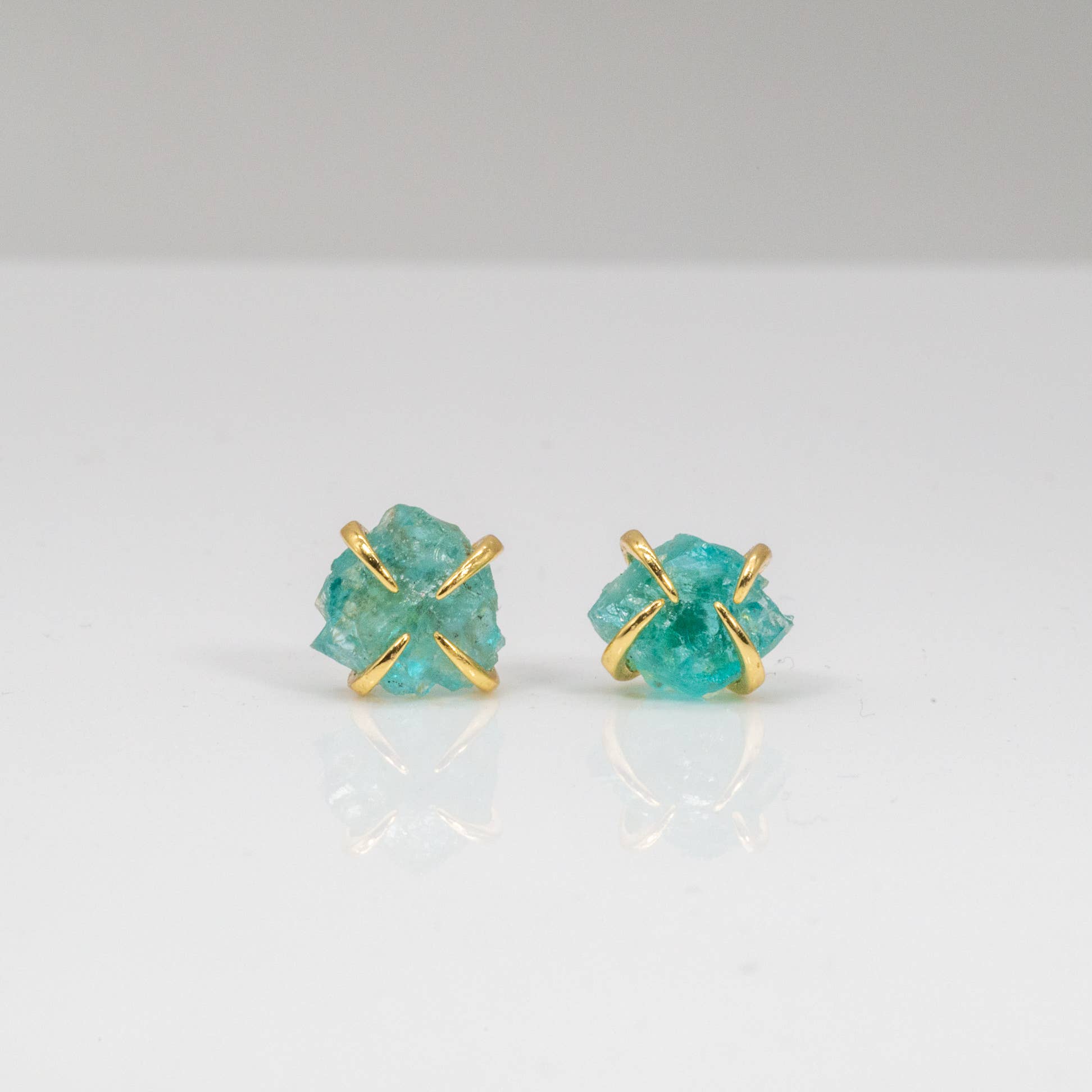 Leslie Francesca Designs – Engroshandel Ørestikkere – Prong Raw Crystal Studs3