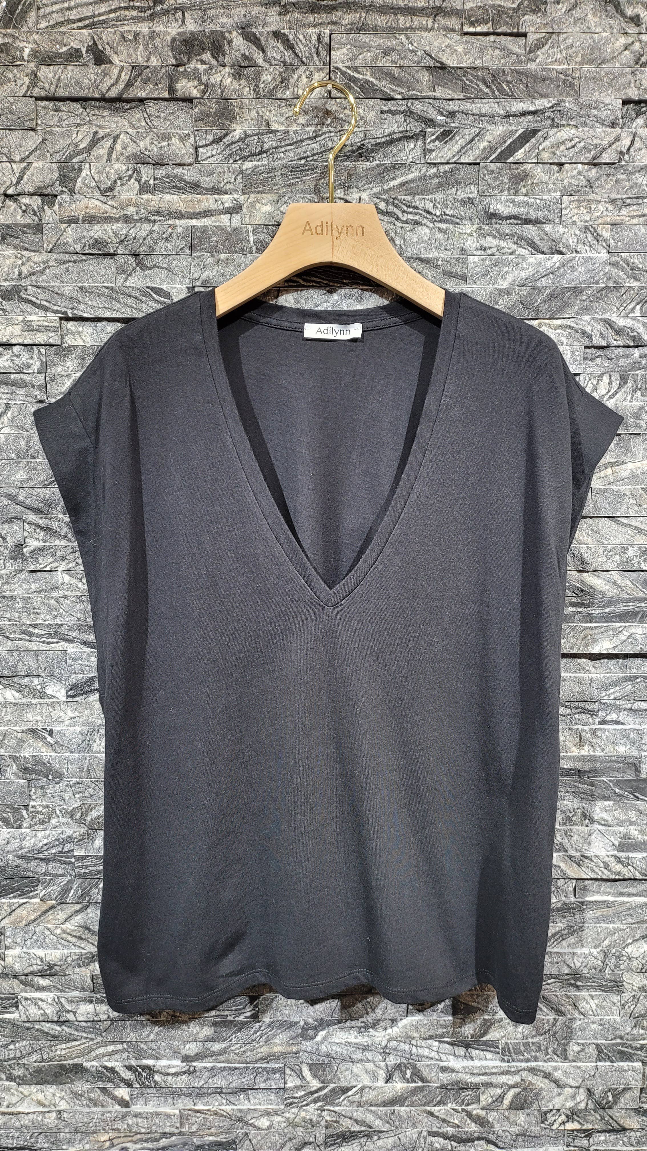 1647 Black V-Neck Short Sleeve Plain T-Shirt for wholesale on Faire0