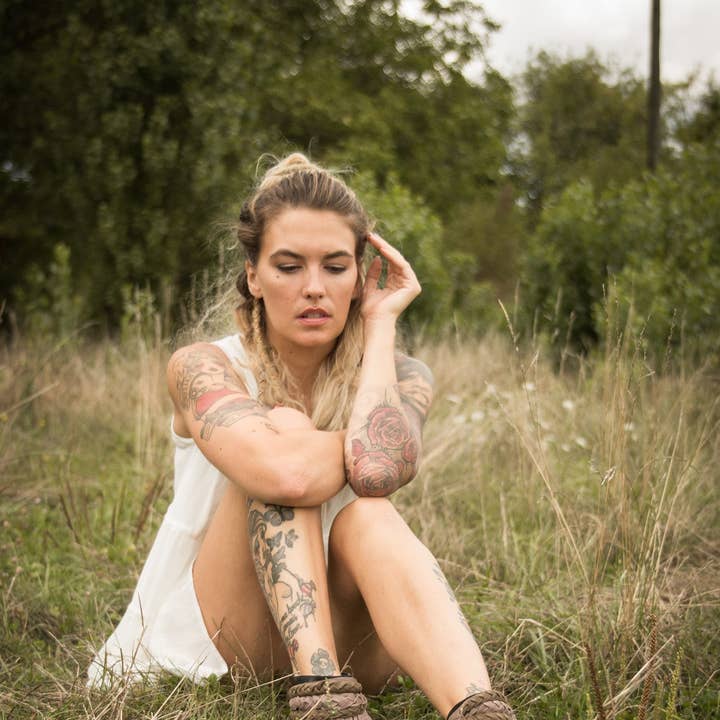 Accessorio per scarpe in pelle marrone per la vendita all'ingrosso da parte di Ruby Feathers France