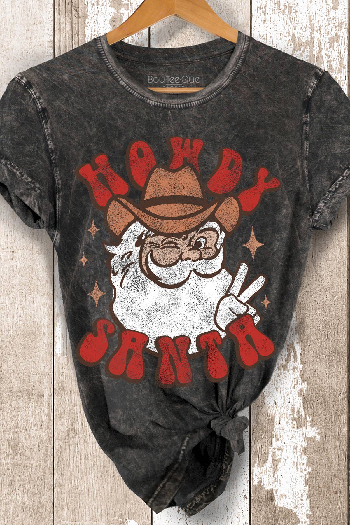 BouTeeQue Closet – Engroshandel T-shirt med print - Dame – BT1684 MT HOWDY SANTA - Mineralvask3