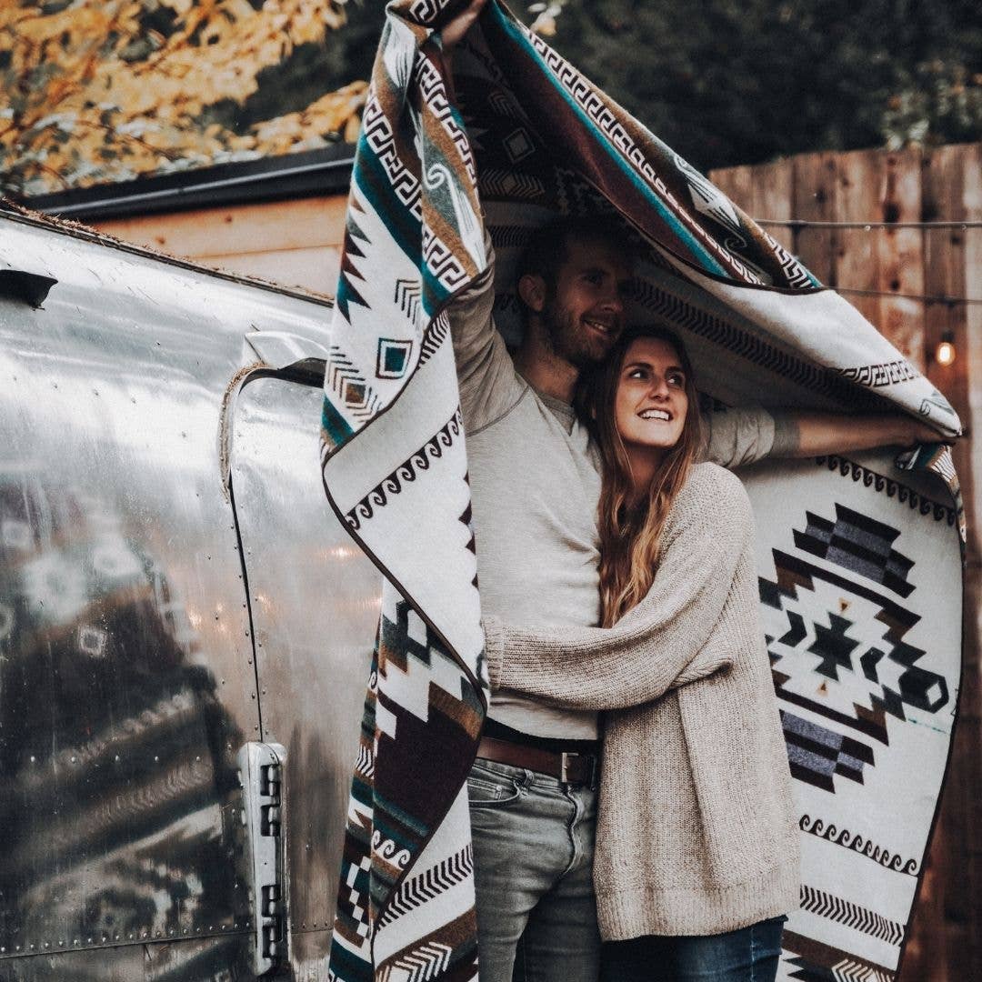 Wylde Brigade – Manta para sofá por atacado – Manta Reversível Azteca Cayambe4