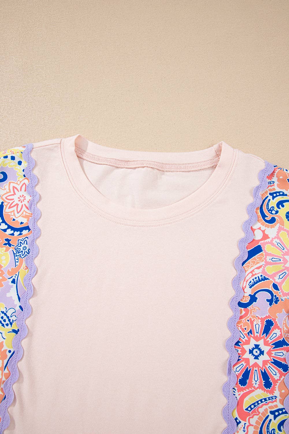 Delikatesse Delikatesse Ricrac-Besatz Blumen-Karo-Patchwork-Puffärmel-Bluse für den Großhandel auf Faire6