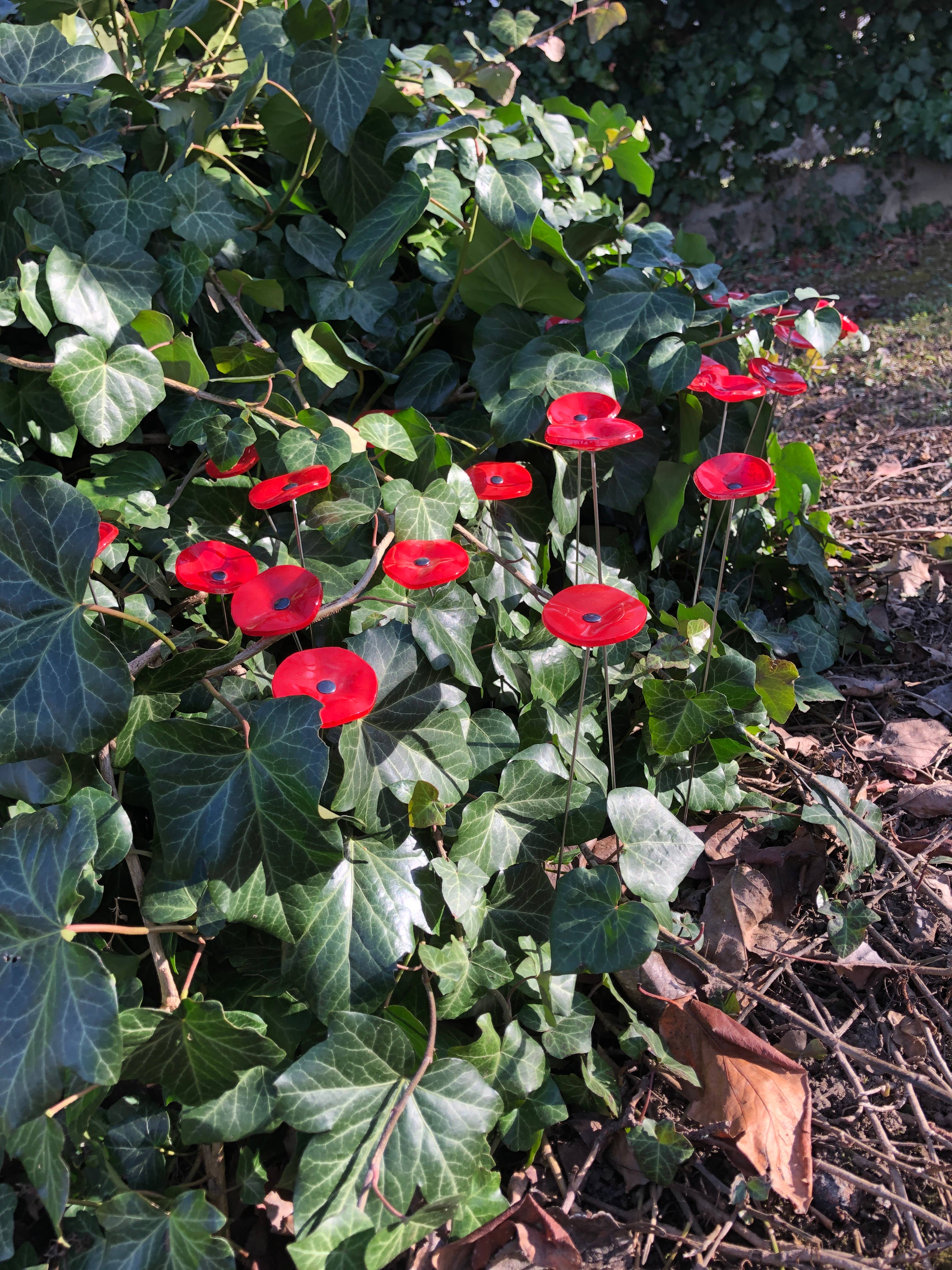 CARNEOL GLASS - Wholesale Garden/Lawn Stake - Small Glass Flower For Outside In Red10