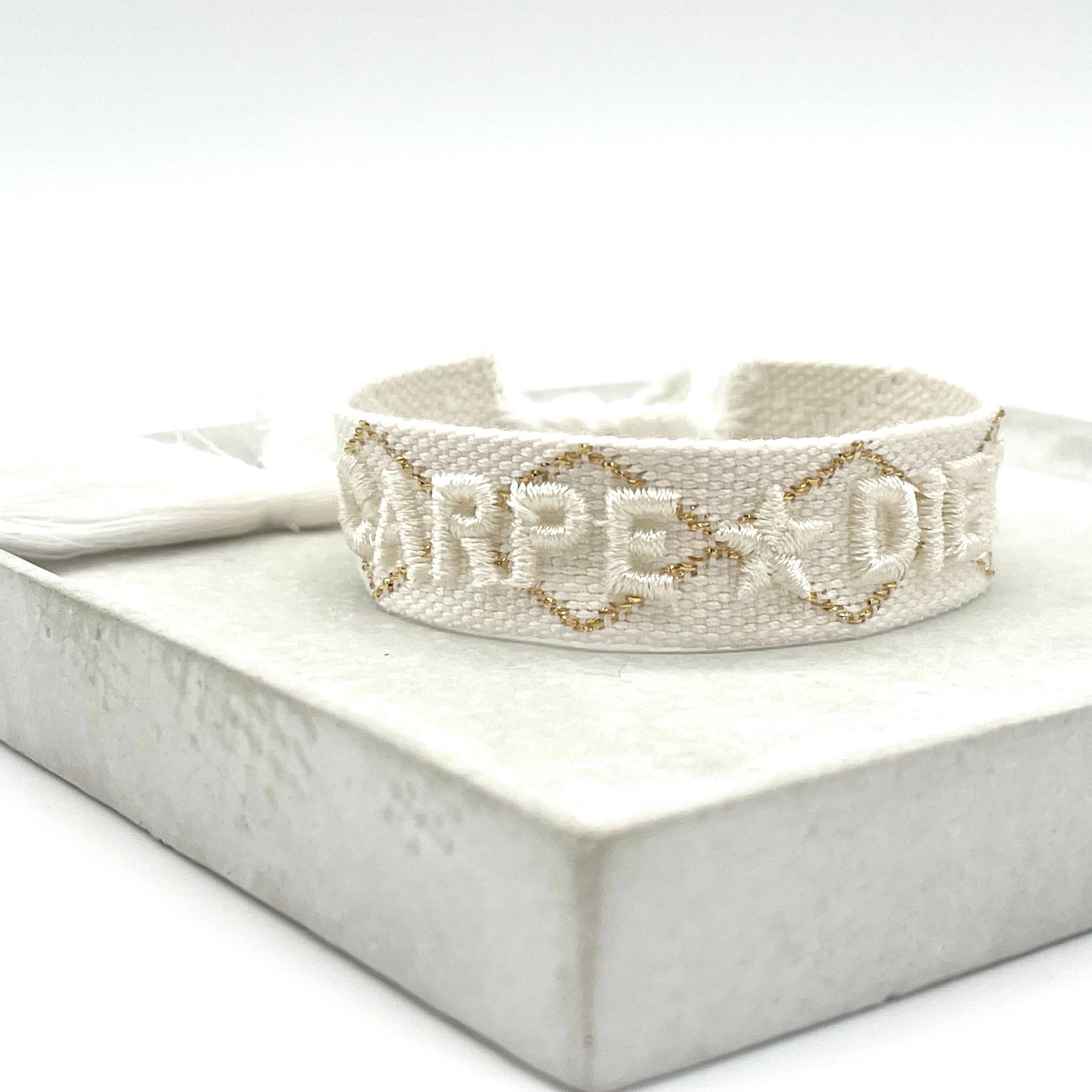 Parsley & Pepper – Großhandel Gewebtes/geflochtenes Armband – CARPE DIEM Statement Armband gewebt, bestickt1