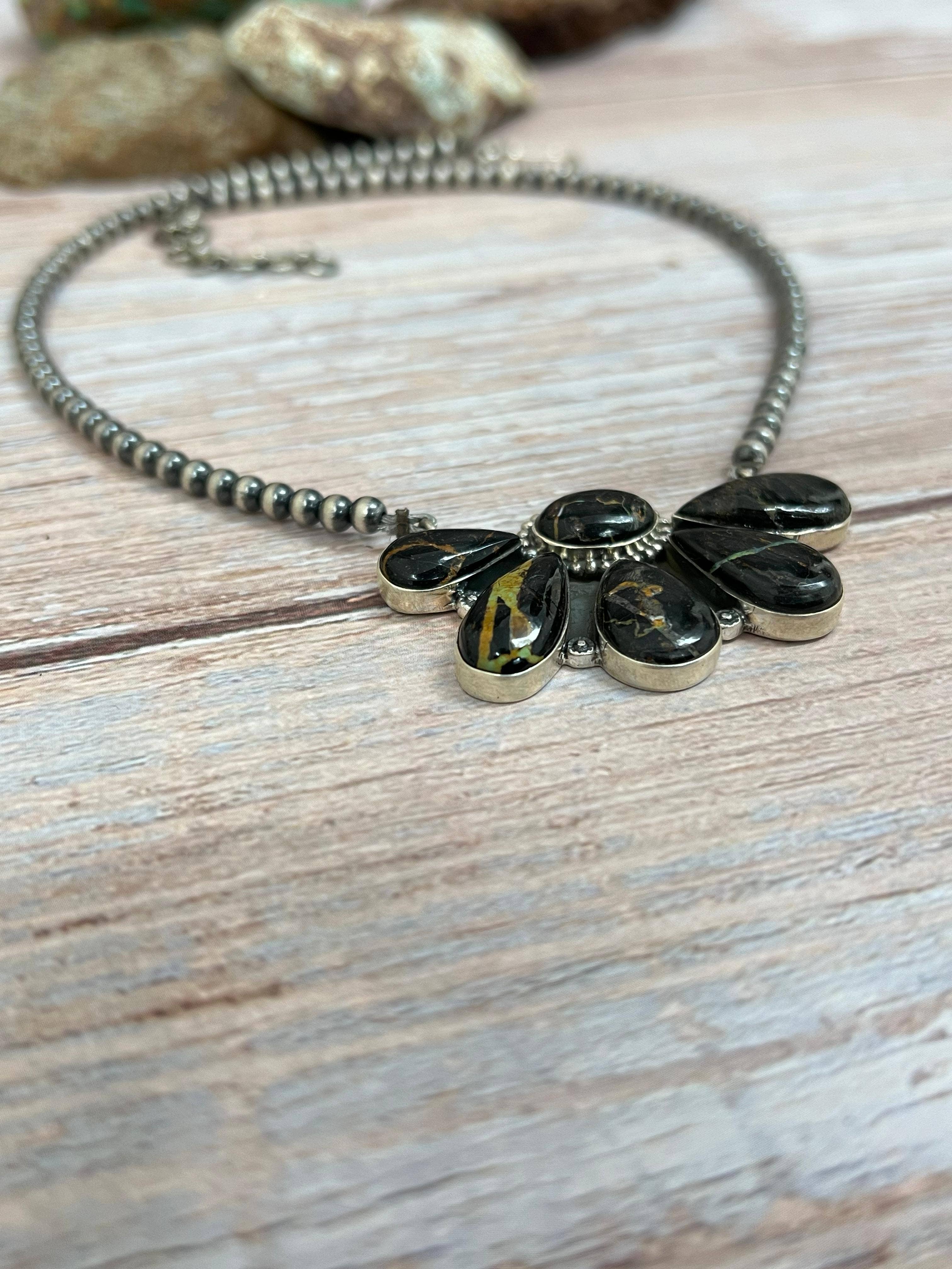 Nizhonitradersllc - Vendita all'ingrosso Collane di perline/perle - Collana artigianale in argento sterling con perline di turchese Blackjack firmata Nizhoni.5