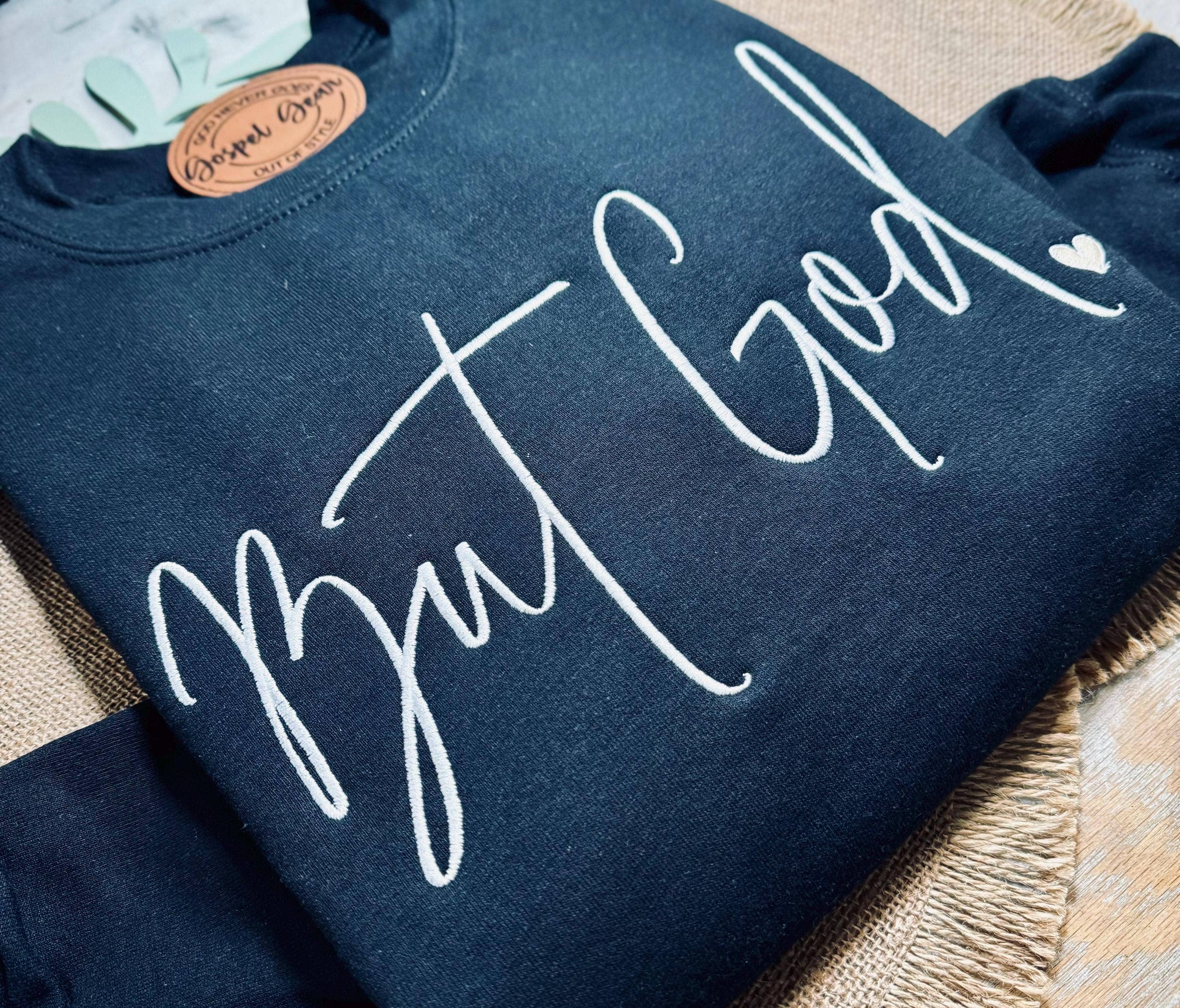 Gospel Gear Co - Vente Sweat-shirt à imprimés – unisexe - Mais Dieu Chemise Brodée0