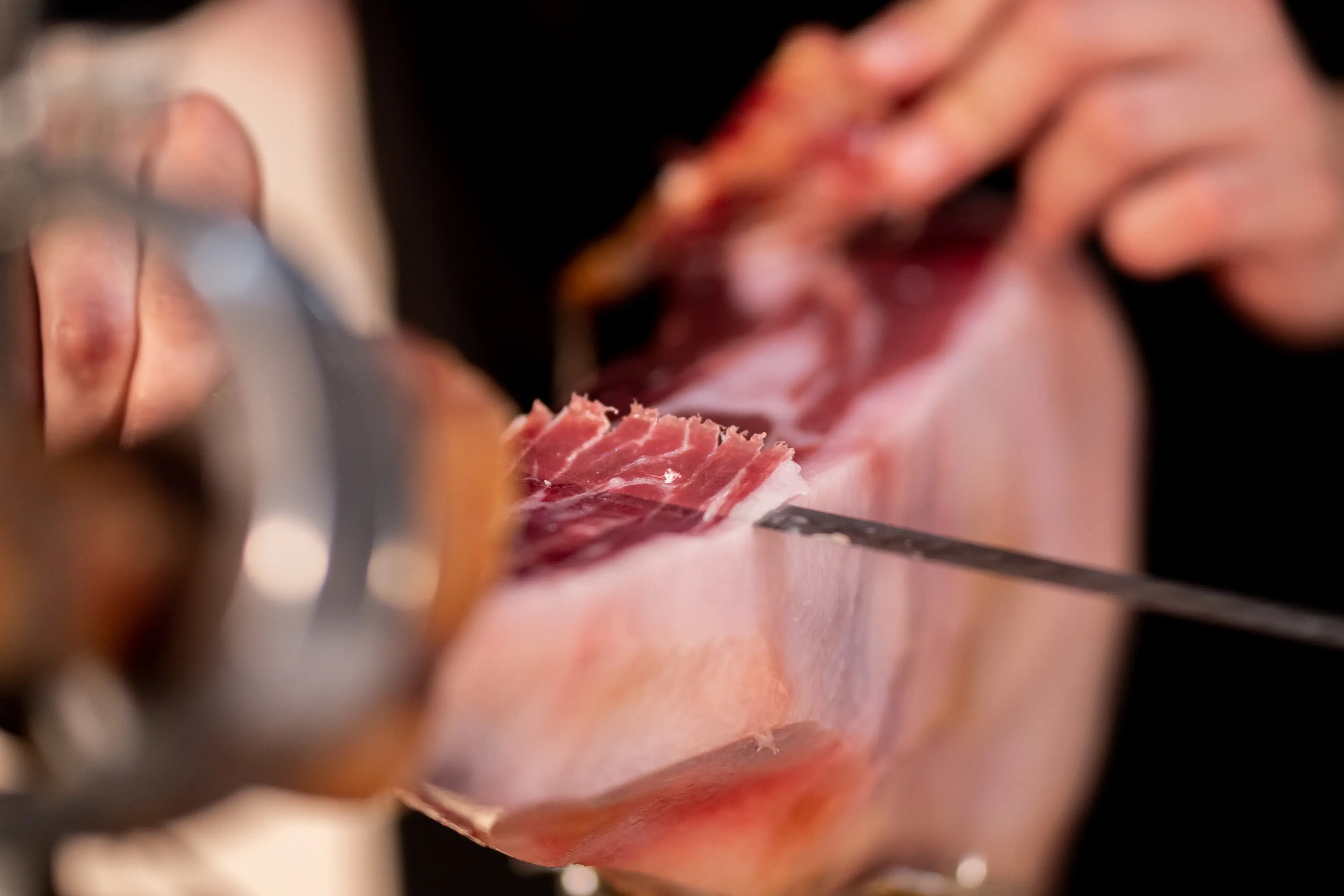 BEHER USA - Wholesale Ham - 100% Iberico Acorn-fed Bone-in-ham (Jamón)3