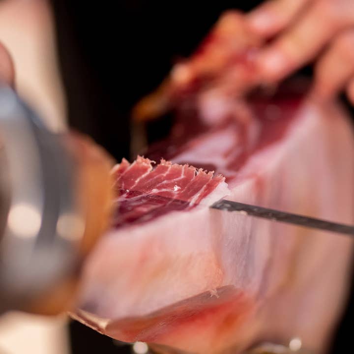 BEHER USA - Wholesale Ham - 100% Iberico Acorn-fed Bone-in-ham (Jamón)3