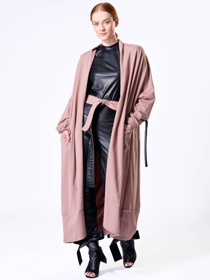 Rosafarbener Dustermantel mit Gürtel für den Großhandel von The Fifth Week