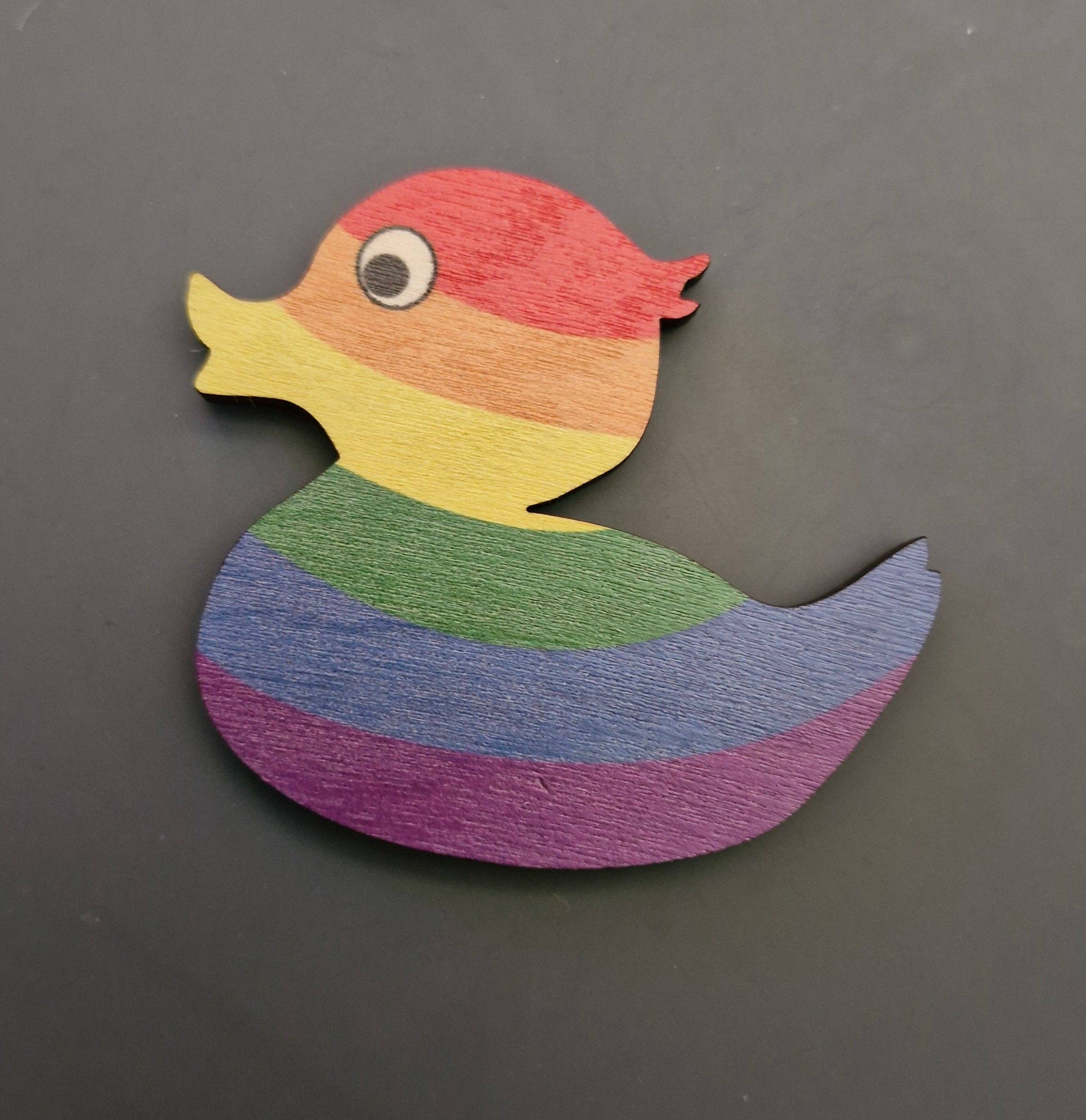 Dukki Gifts – wholesale Magnet – Pride flag duck shaped LGBTQIA+ wooden fridge magnets0