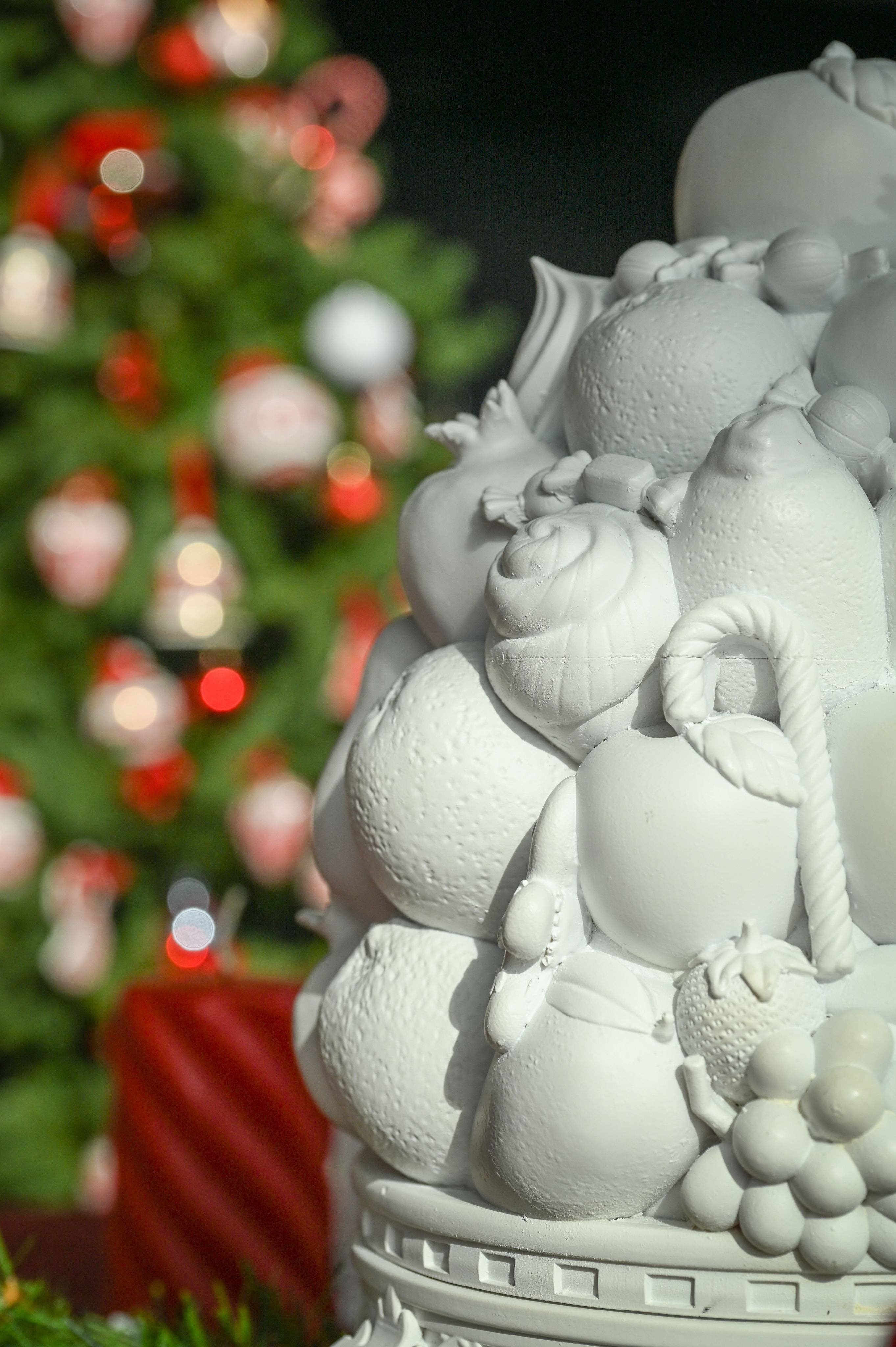 Baci Milano - Wholesale Decorative Tabletop Object - Table Centerpiece - Le Rouge2