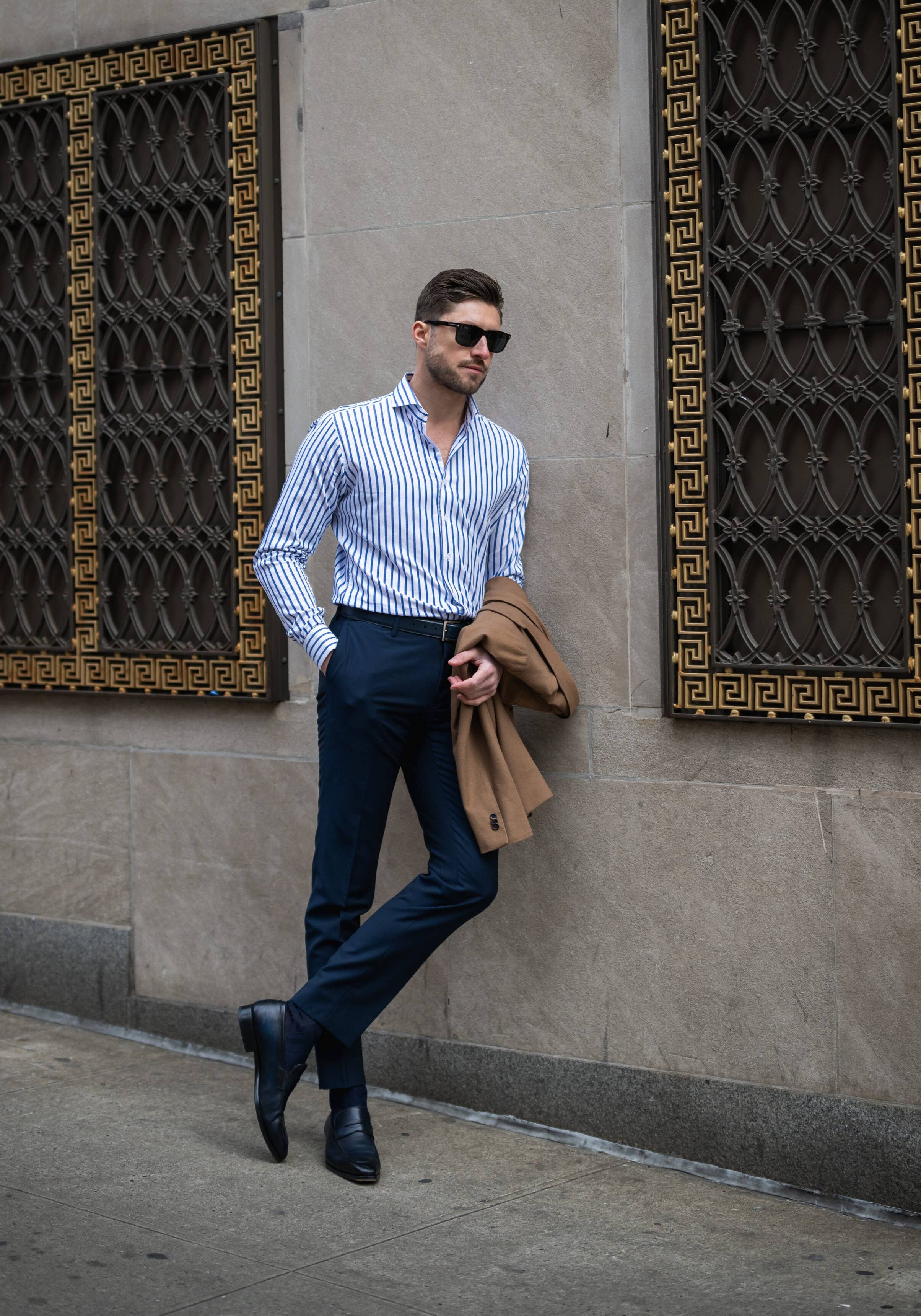 BRISK - Vendita all'ingrosso Camicia button down - Uomo - Camicia in Cotone Pima a Righe Larghe Blu Navy con Texture Morbida3