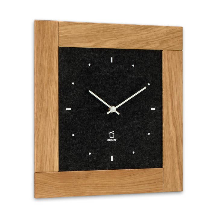 Orologio da parete Stube - orologio in feltro con cornice in rovere per la vendita all'ingrosso da parte di Natuhr