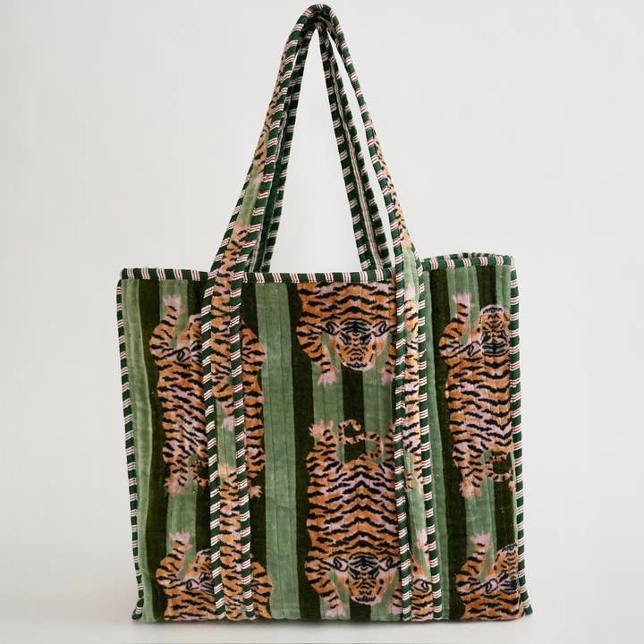 Tote Tigre en Velours Vert pour la vente par Sorella Sol