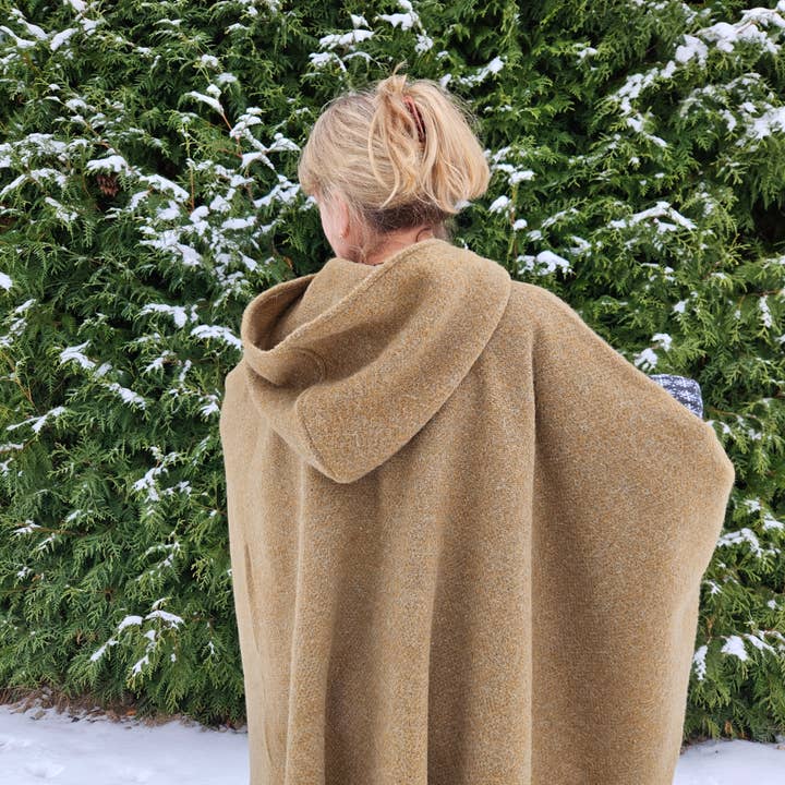 NorraVilla - Wholesale Poncho - Women's - Wool Poncho - Vakaris - Pale green7