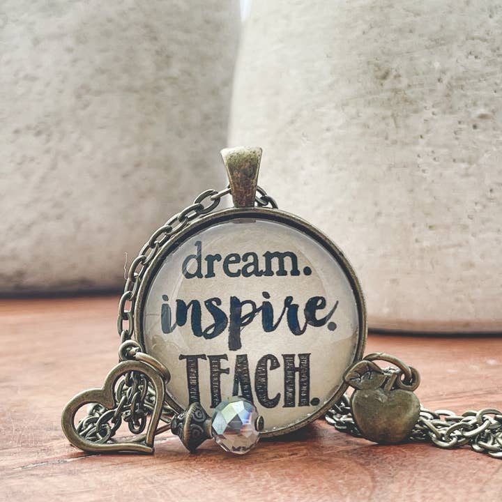 Dream, Inspire, Teach inspirerende halsketting voor leraren voor wholesale door Ivy Barn Designs