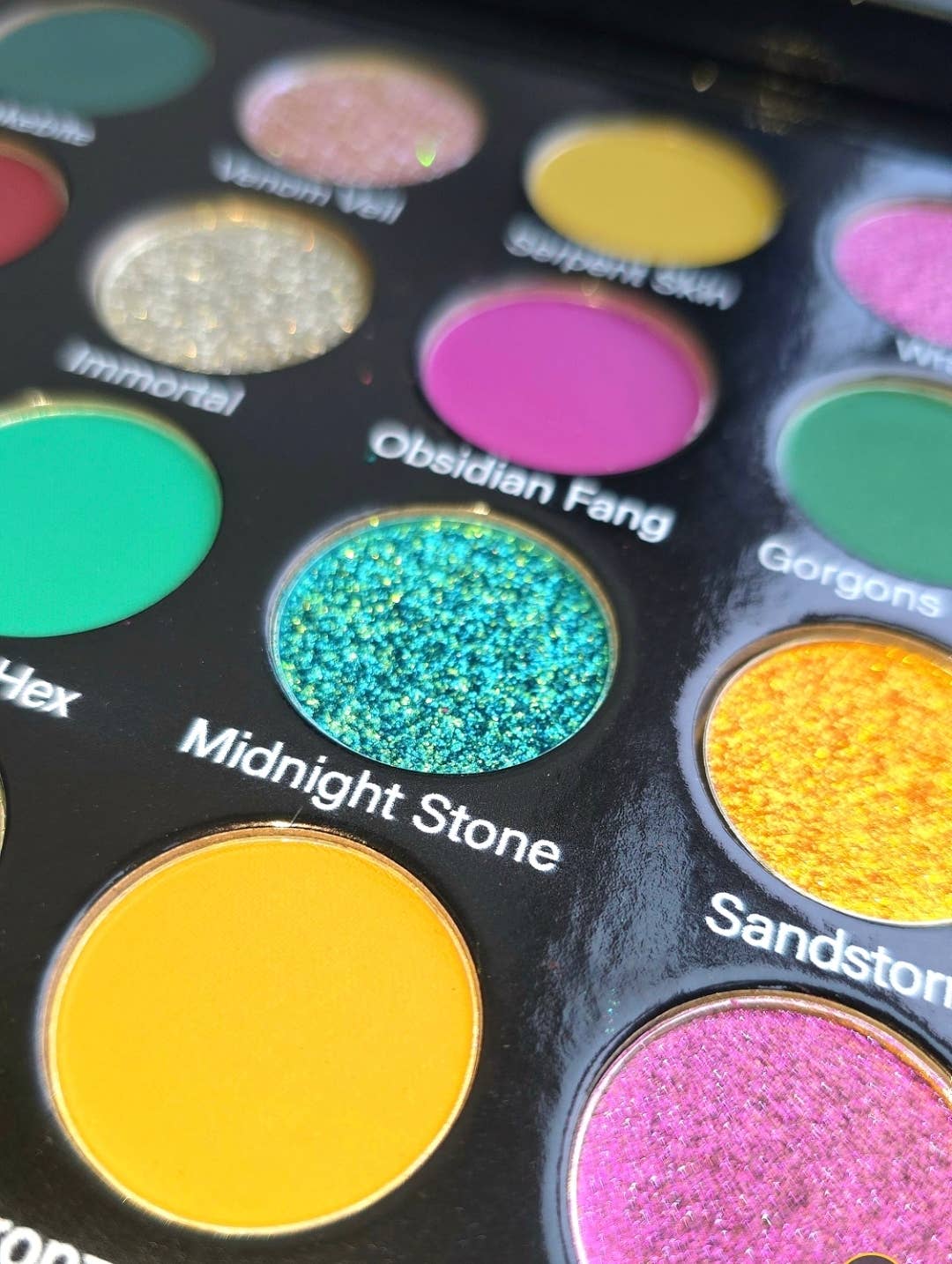 Beauty moon cosmetics – wholesale Eyeshadow palette – Medusa Eyeshadow Palette 4