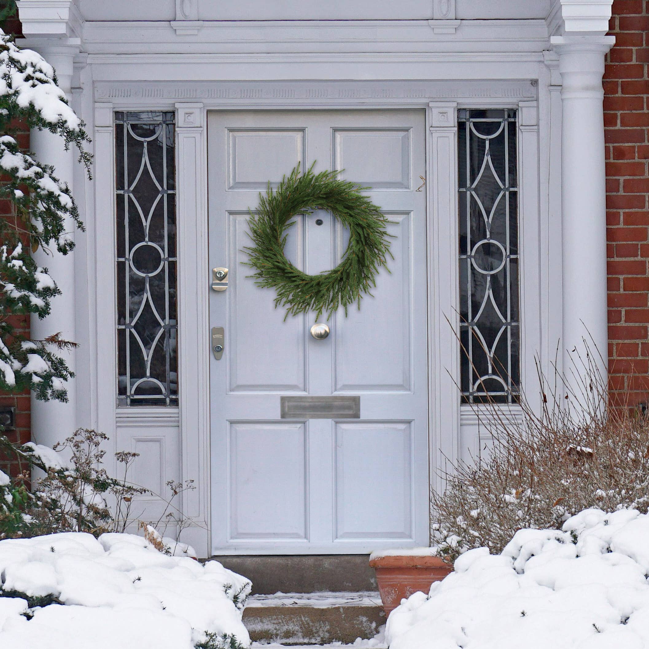 Larksilk - Venta al por mayor Corona - Corona de Navidad Frasier de 24” Real Touch - Decoración Realista6