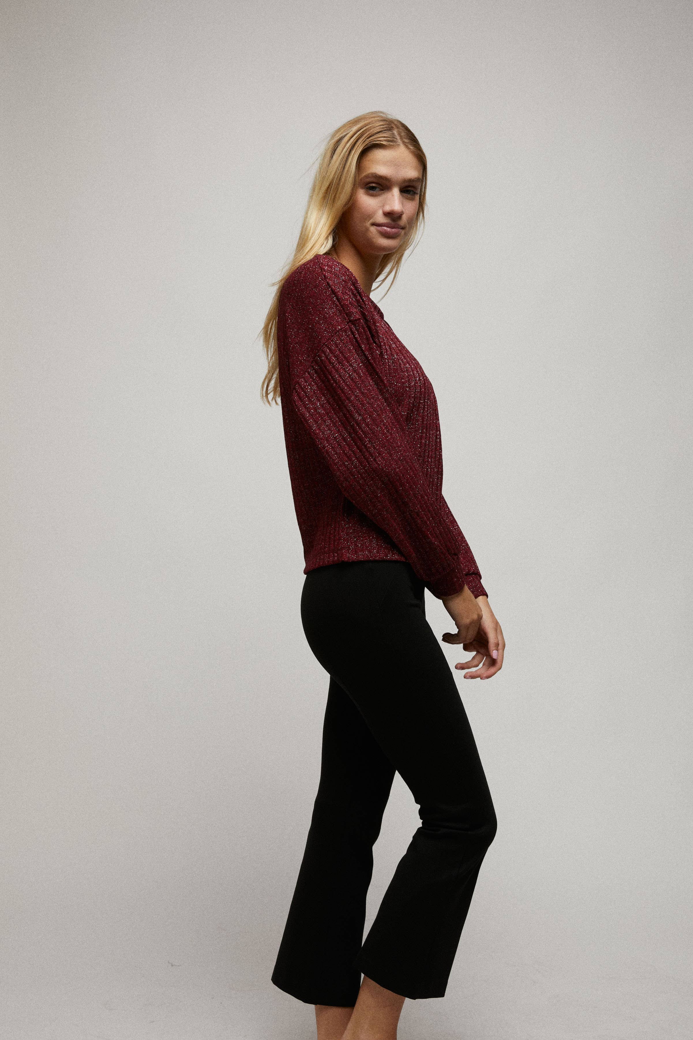 Cerule – Großhandel Strickoberteil – Damen – Langärmliges, kariertes Oberteil aus Lurex-Rippstrick9