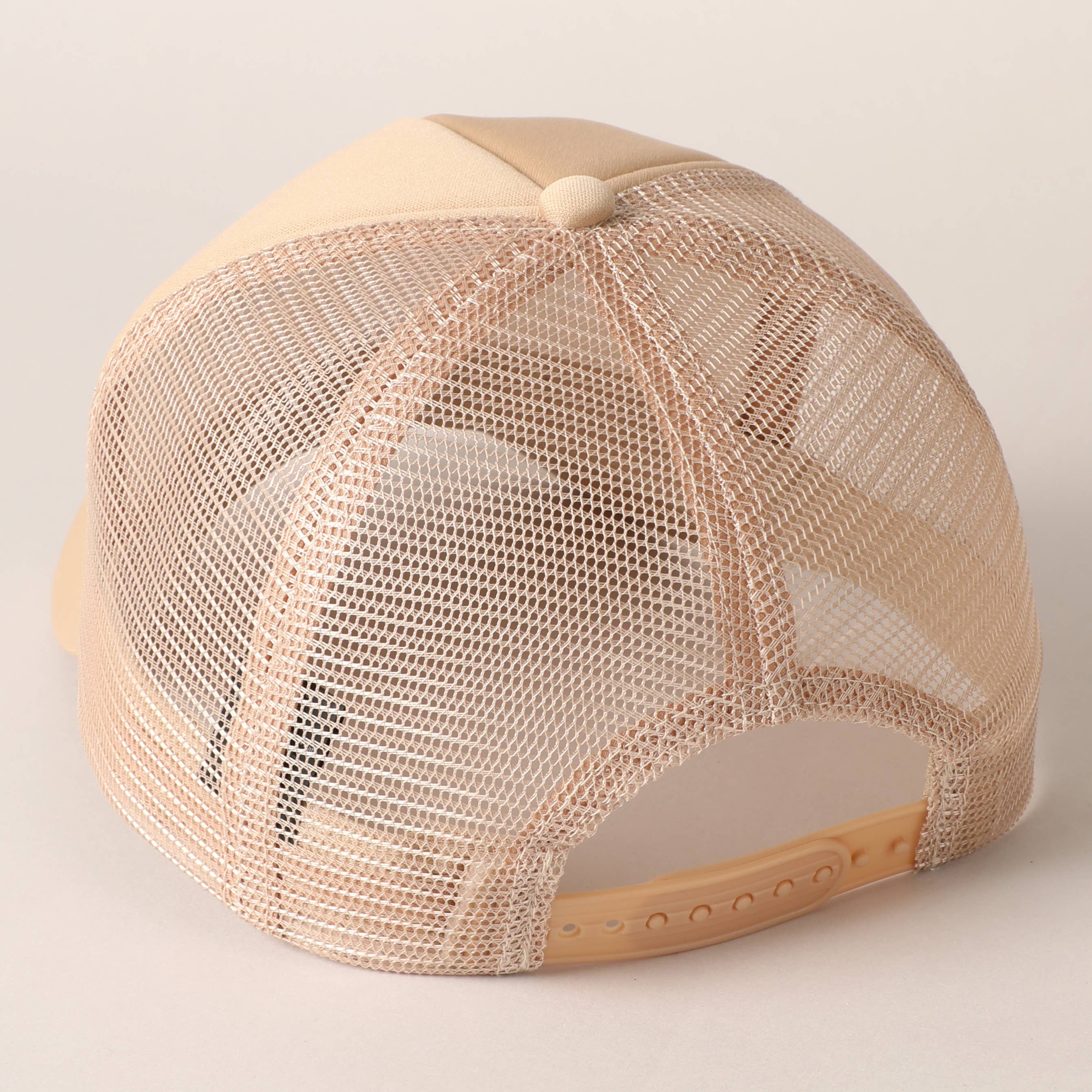 Fashion City – wholesale Truckerkeps – Dam – Embroderad truckerkeps med 'coffee run'-text3