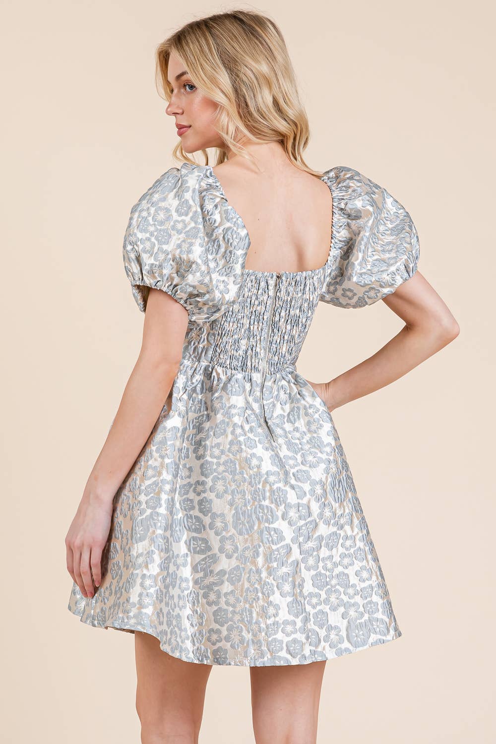 GeeGee x Lovelo – Großhandel Kleid – Damen – Jacquard-Minikleid mit Blumenmuster, MD5150310