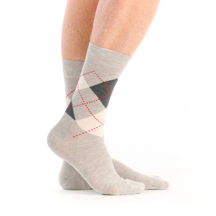 Meia maioritariamente algodão com padrão diamante cinza urze por atacado de Pom de pin