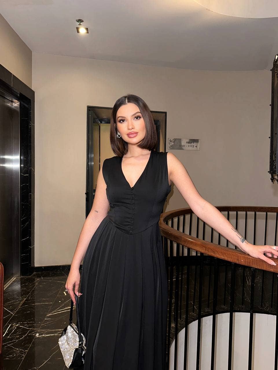 Standpoint Top - Wholesale Dress - Women's - The Bordeaux V-Neck Midi Dress – Vintage Allure – 116211