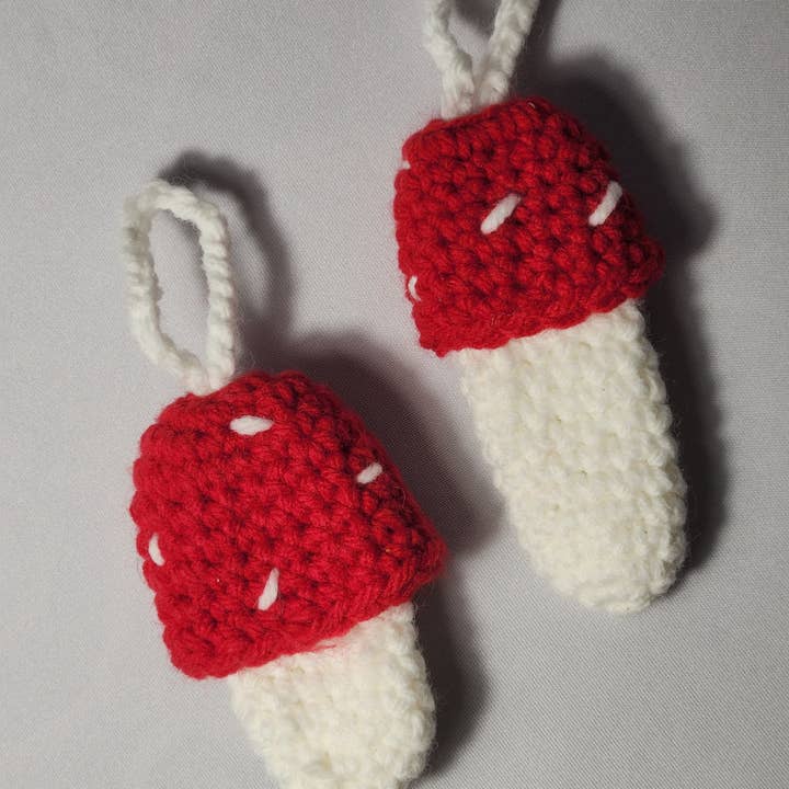 Hey Beautiful – wholesale Lip balm case/holder – Crochet Mushroom Chapstick holder Keychain4