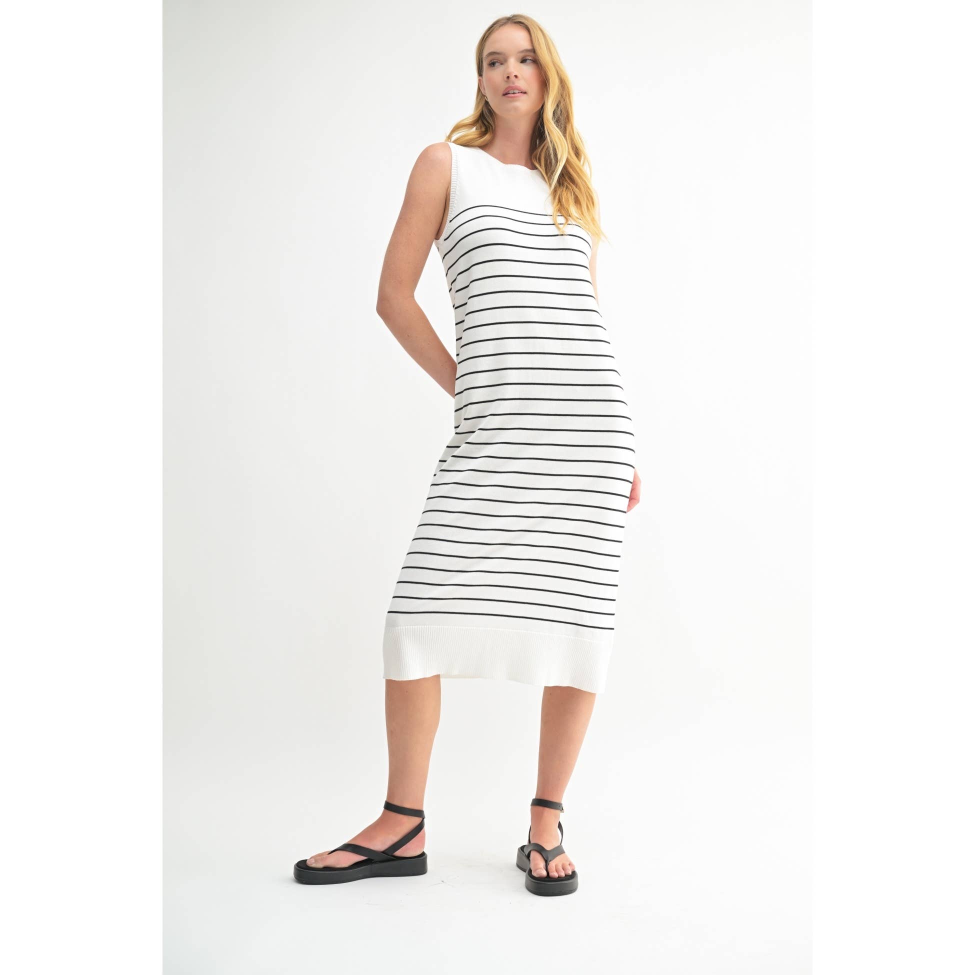 FUN2FUN - Vendita all'ingrosso Vestito - Donna - Abito midi senza maniche a righe con scollo rotondo.17