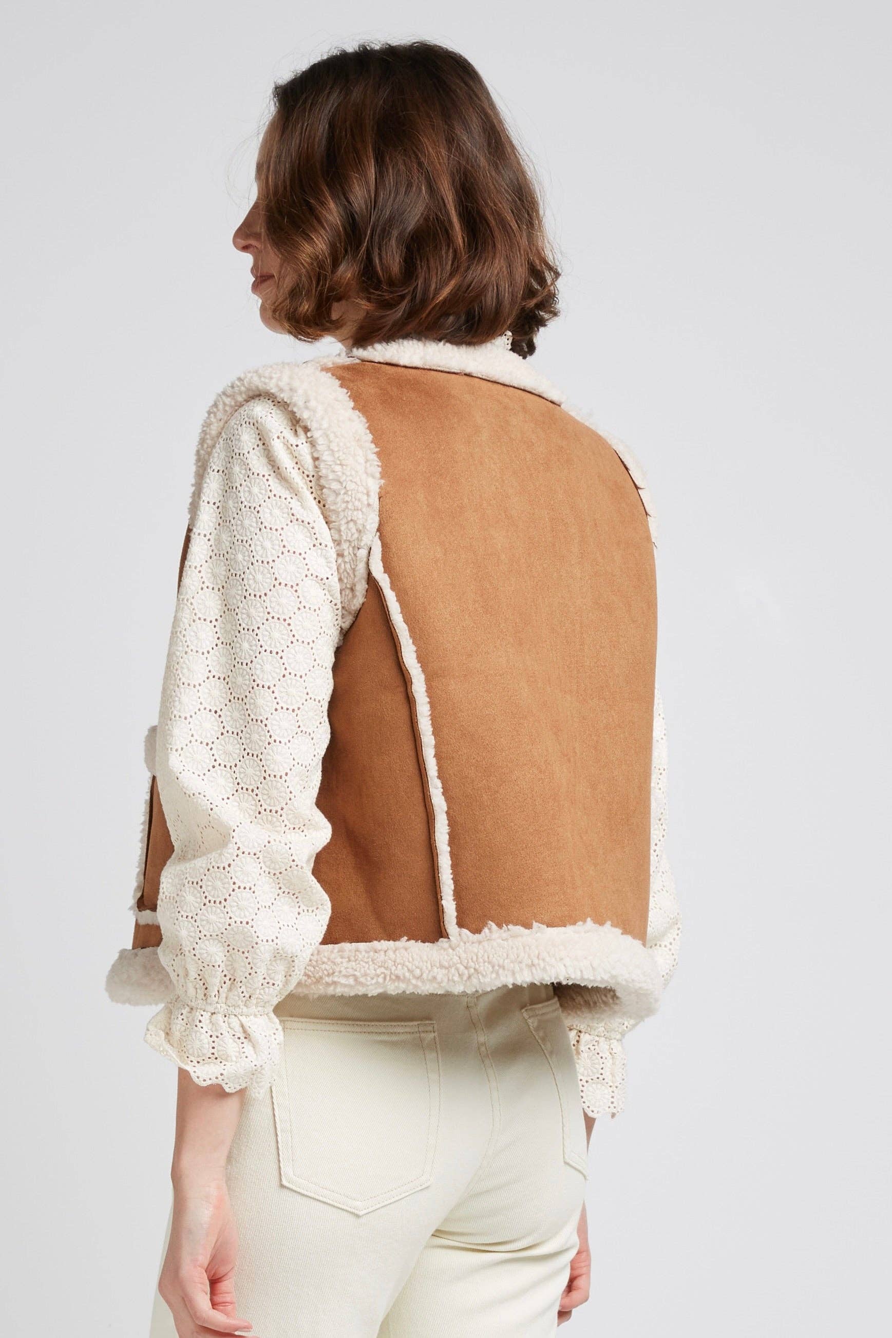 KAMEL VALMOND - Chic ärmlös jacka i suedine och moumoutte för wholesale på Faire3