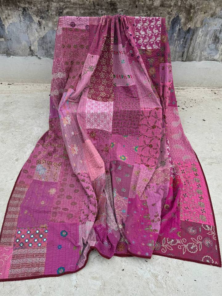Couverture en coton brodée patchwork Kantha Stitch pour la vente par GYPSY STUDIO