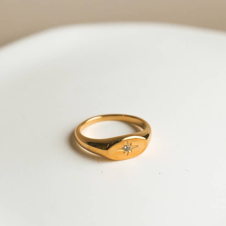 La Tillia - Bague chevalière gravée en or pour la vente par Horace Jewelry