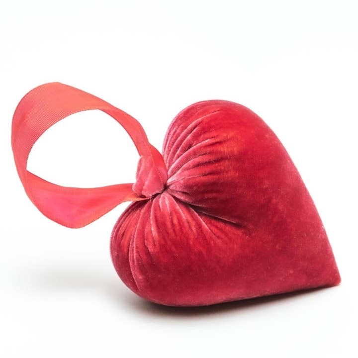 Hot Skwash - Wholesale Decorative Tabletop Object - Medium Guava Ribbon Heart