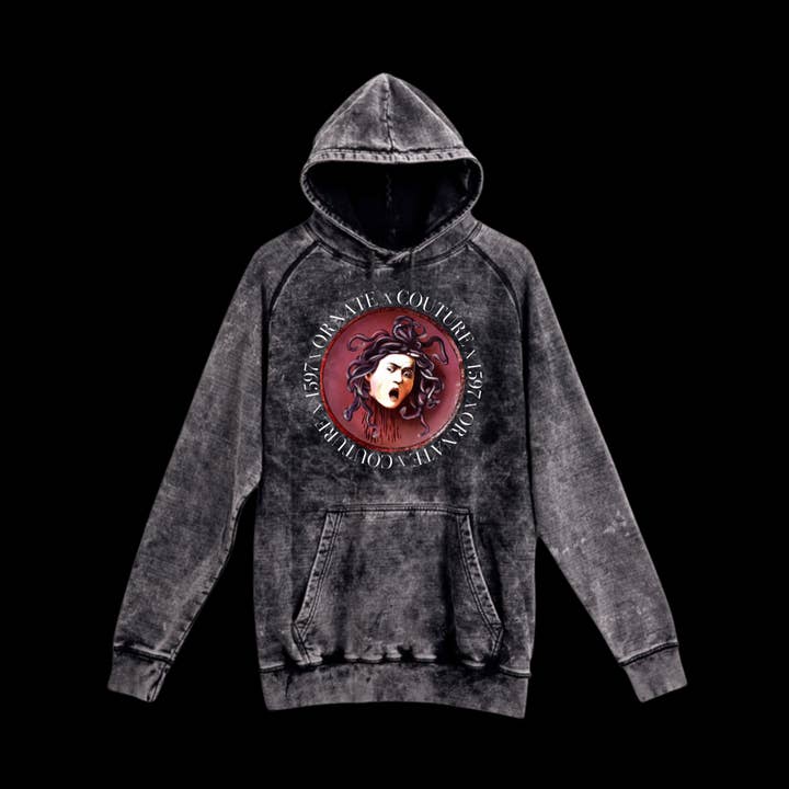Limited Ornaté Couture x Caravaggio inspireret hættetrøje for engroshandel hos Ornaté Couture
